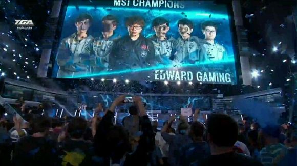 靠与边锋 靠与边锋