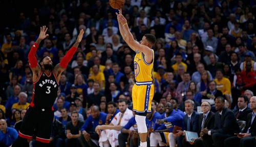 中场应把球 中场应把球